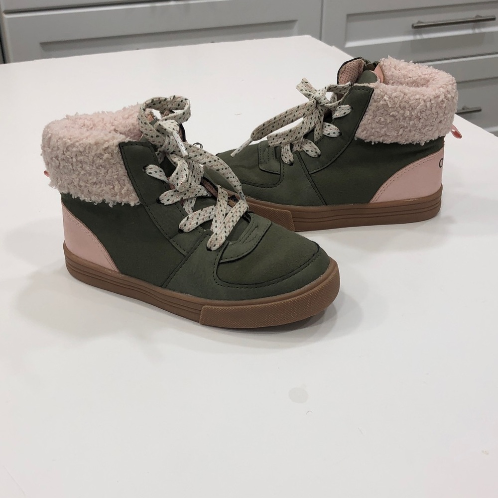OshKosh B’gosh Toddler Sneaker Boots | Size 9 | Olive Green Pink Sherpa Collar